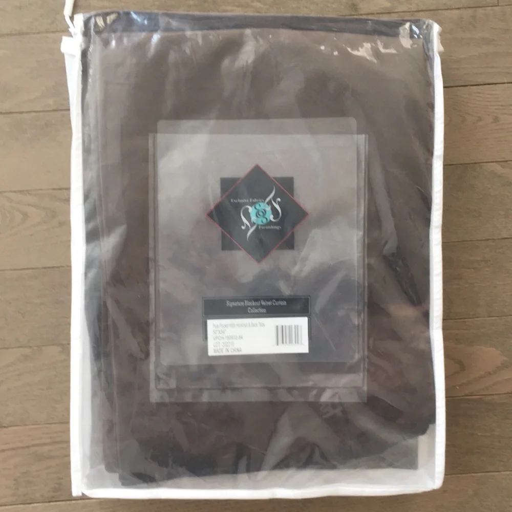 LUXURIOUS BROWN VELVET BLACKOUT CURTAINS ALERT! 🛋️ - 2 Panels, 50" x 84" - Picture 3 of 13